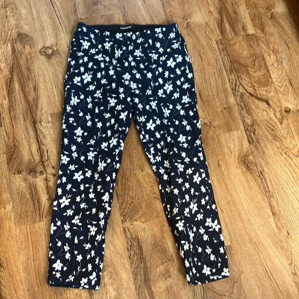 Cambio Navy White Pants Floral Print Size 8 Capri Cottagecore Coastal Grandmom